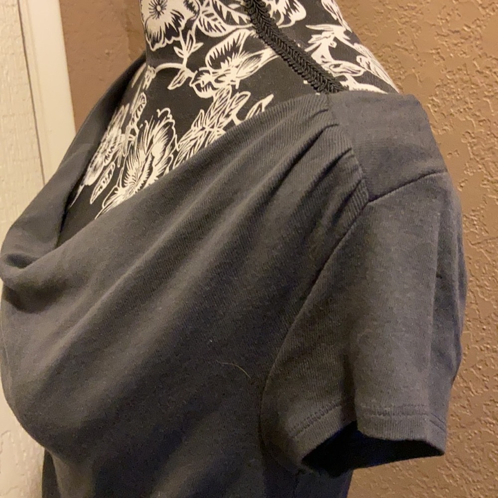 NWOT Express sexy basic tee - Picture 4 of 7